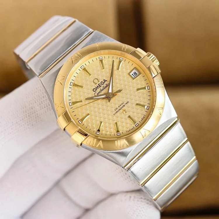 m8￥600 Fashionable and versatile watch