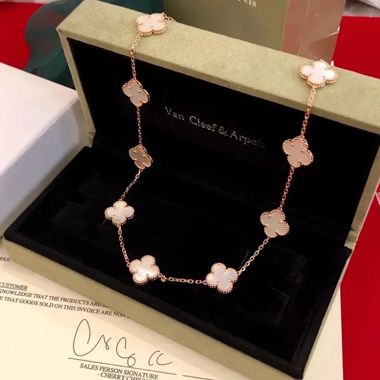 Every necklace of E-1 will make your heart beat. (Van Cleef & Arpels) (with gift box packaging)