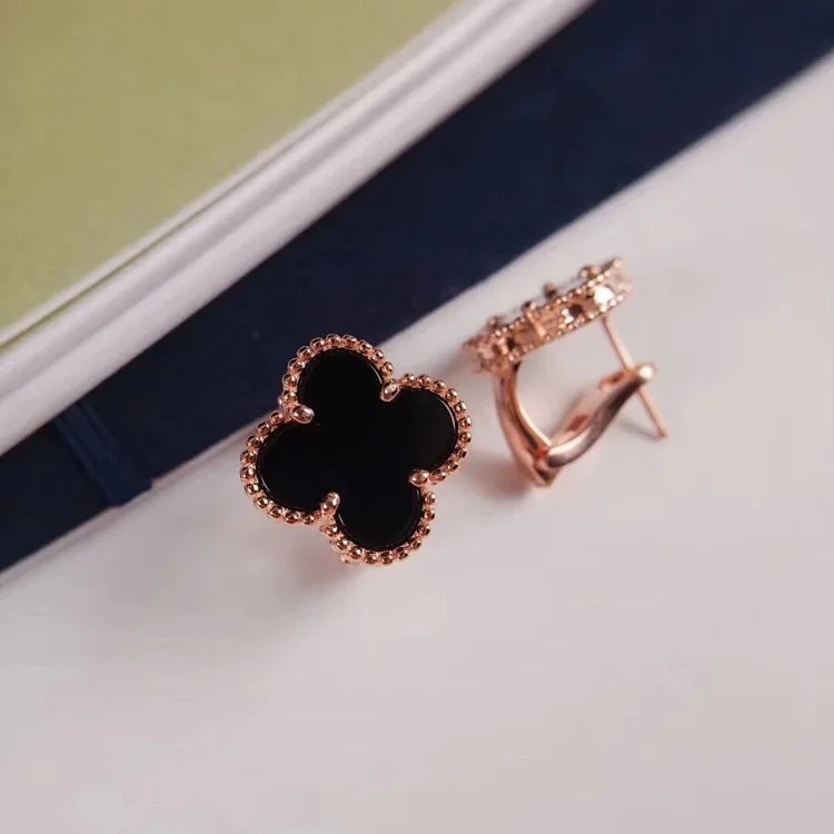 Every necklace of E-1 will make your heart beat. (Van Cleef & Arpels) (with gift box packaging)