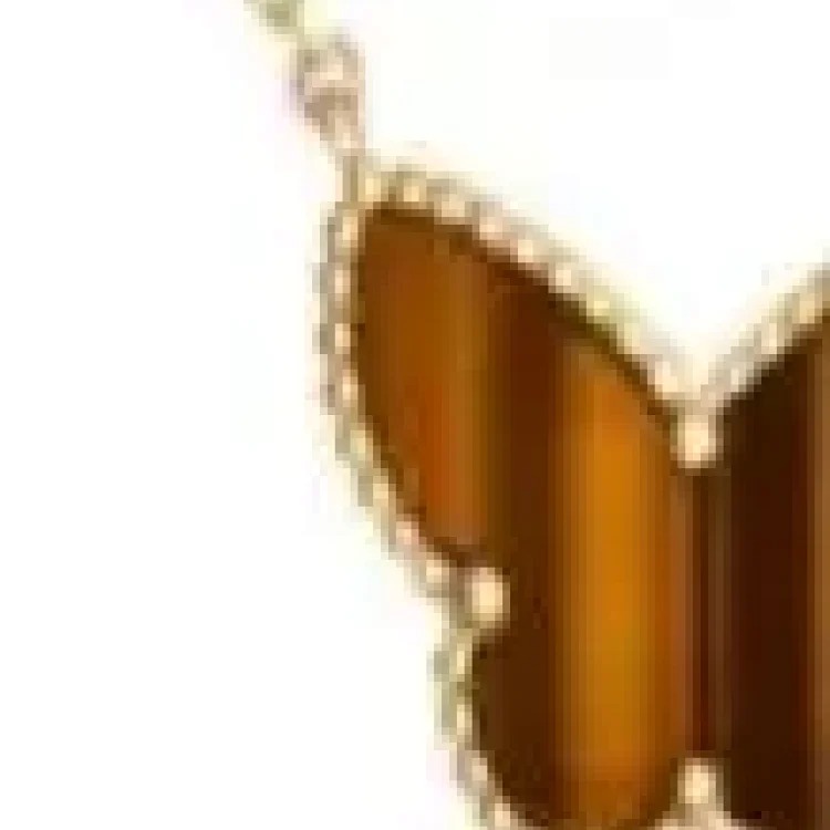 Every necklace of E-1 will make your heart beat. (Van Cleef & Arpels) (with gift box packaging)