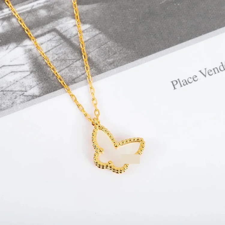 Every necklace of E-1 will make your heart beat. (Van Cleef & Arpels) (with gift box packaging)