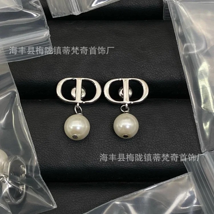 25 early spring Dijia/Djia earrings big and small pearl stars pig nose CD earrings new temperament bow earrings