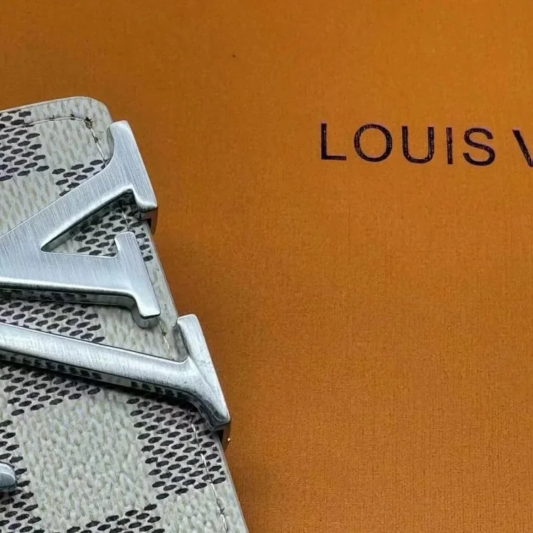New L Men's Belt (not a quality issue