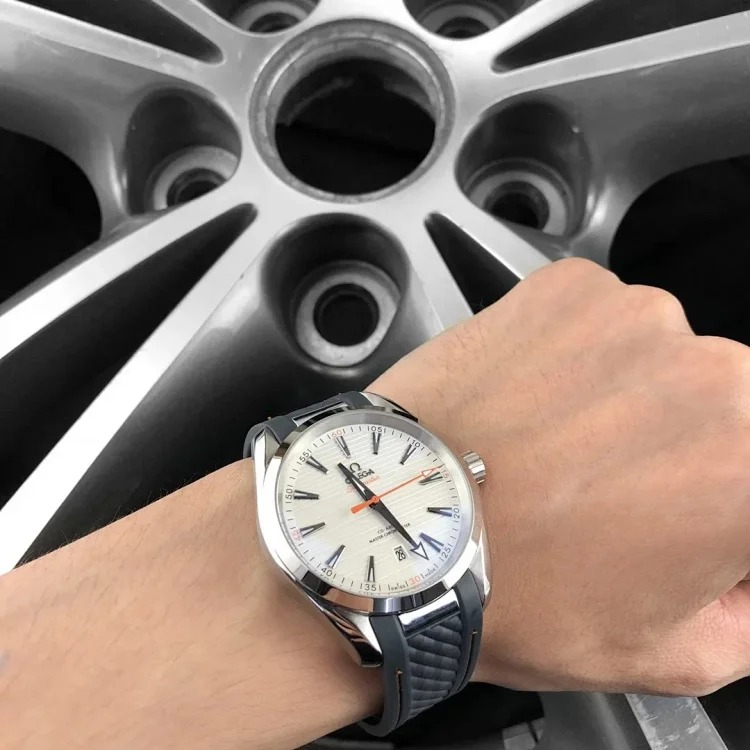 m12￥600 Fashionable and versatile watch