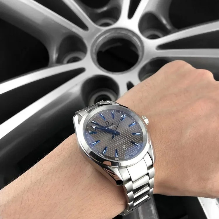 m12￥600 Fashionable and versatile watch
