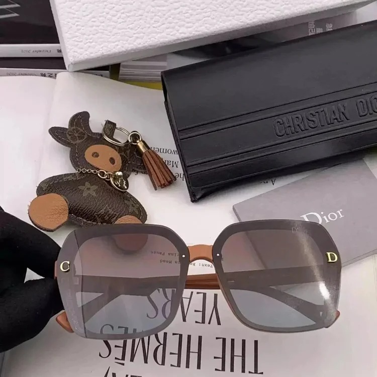 Fashionable and versatile sunglasses