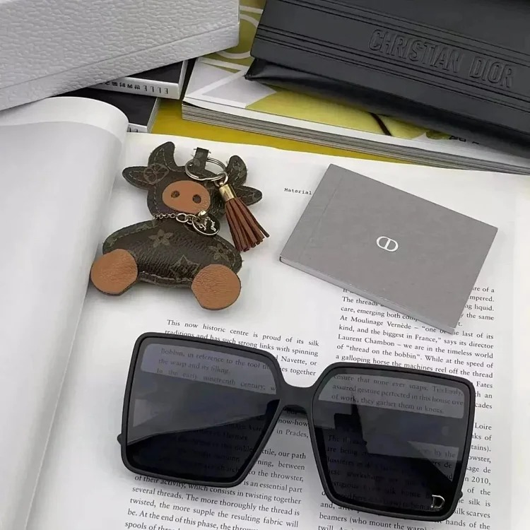 Fashionable and versatile sunglasses