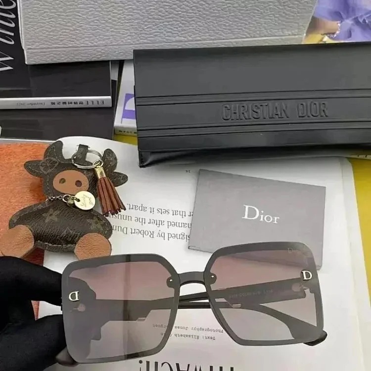 Fashionable and versatile sunglasses