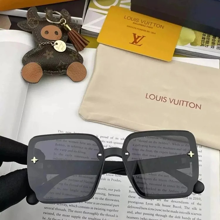 Fashionable and versatile sunglasses