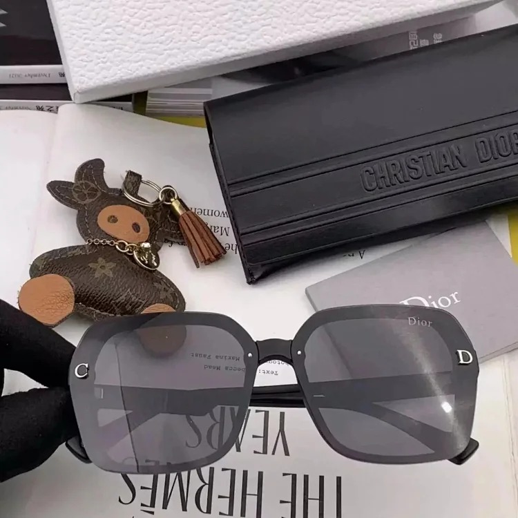 Fashionable and versatile sunglasses