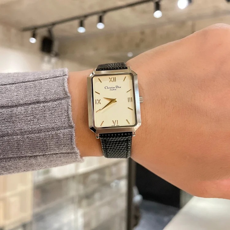 Diao classic Malice series model, a very rare second-hand watch, made of 316 stainless steel, classic Roman scale, simple and fashionable international style, quartz movement imported from J