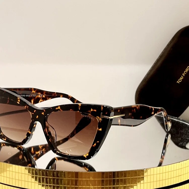 Fashionable and versatile UV protection sunglasses