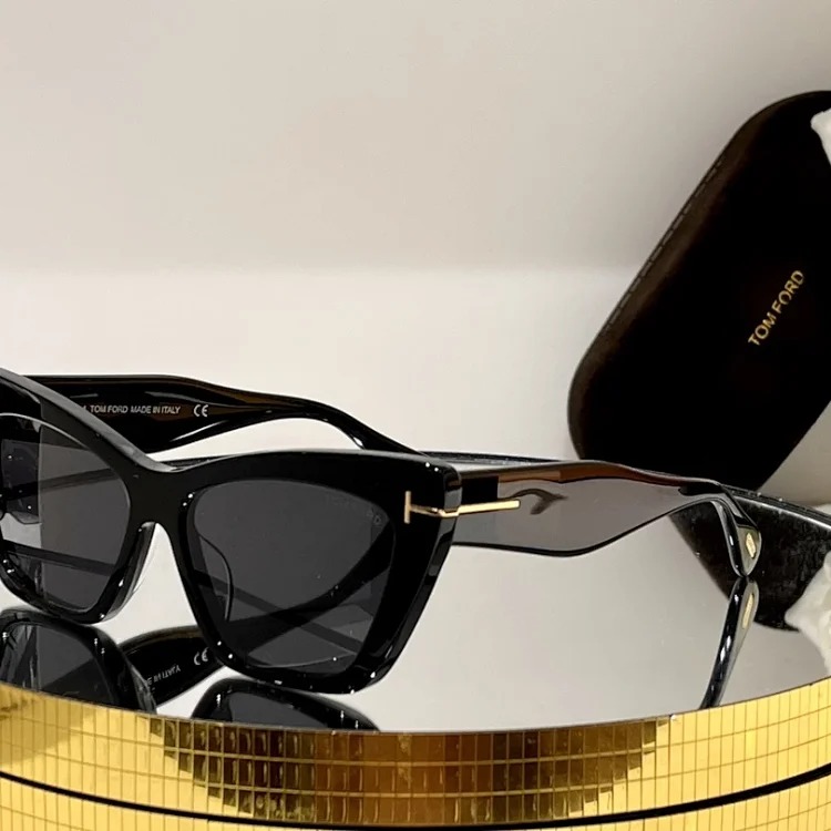Fashionable and versatile UV protection sunglasses