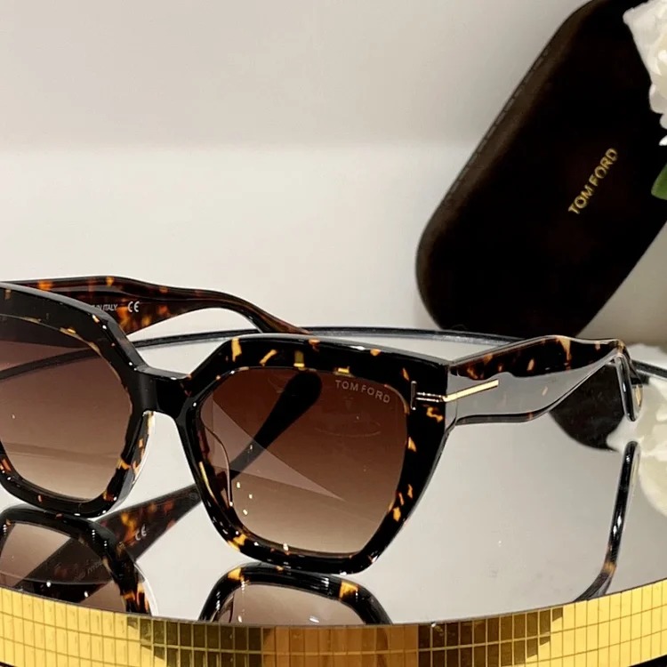 Fashionable and versatile UV protection sunglasses