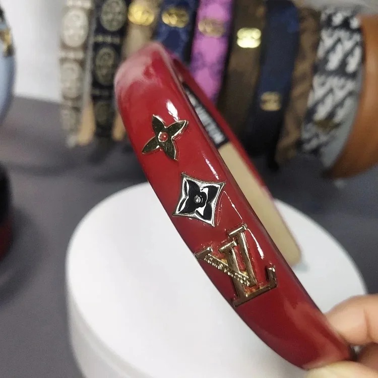 Retro metal letter PU high-end hair hoop for women sponge new leather hairpin pressed hair French temperament headband hair accessories