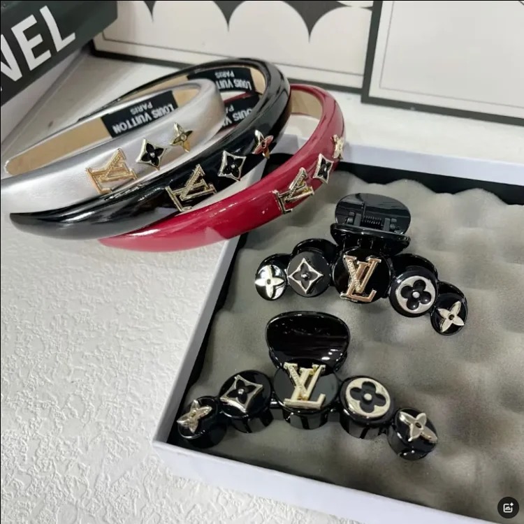 Retro metal letter PU high-end hair hoop for women sponge new leather hairpin pressed hair French temperament headband hair accessories