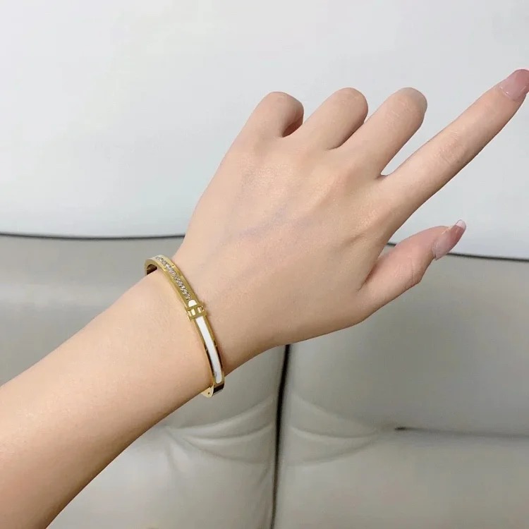 ZW-2 Decorate your life with jewelry to keep your happiness from fading. (Hrmès) (With gift box packaging)