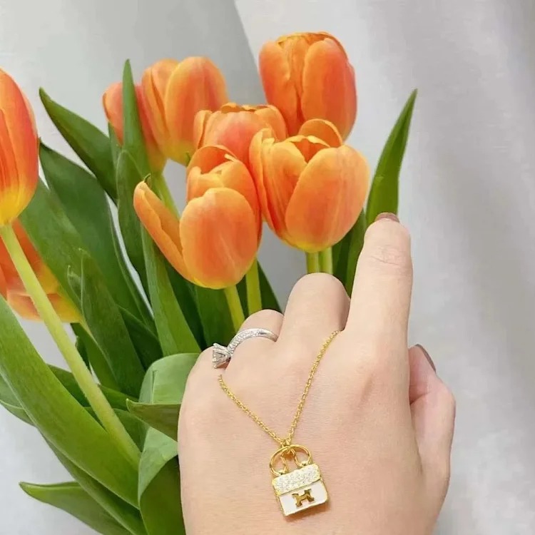 ZW-2 Decorate your life with jewelry to keep your happiness from fading. (Hrmès) (With gift box packaging)