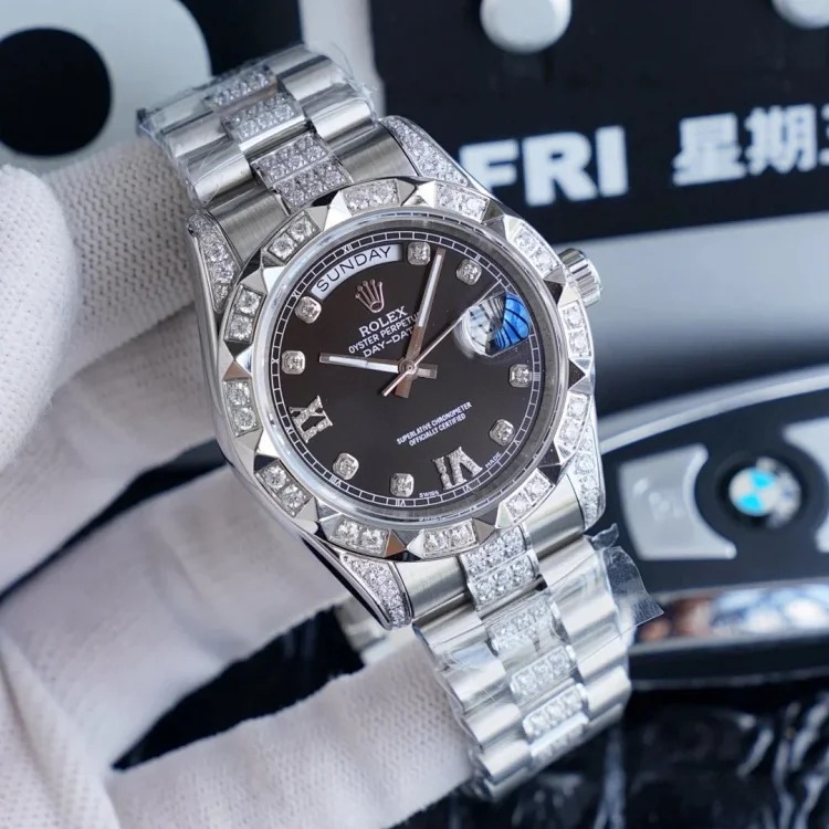 m2￥600-2300 Fashionable and versatile watch