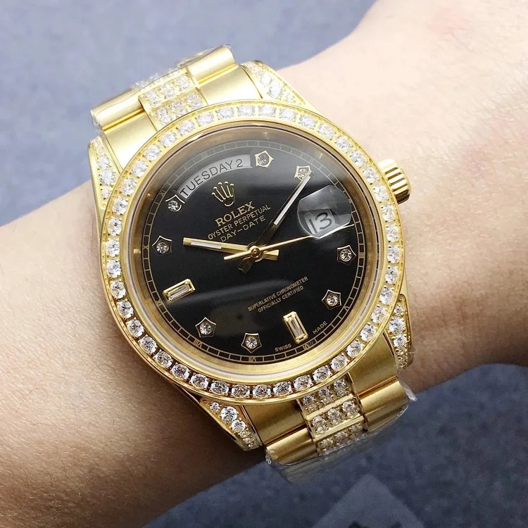 m2￥600-2300 Fashionable and versatile watch