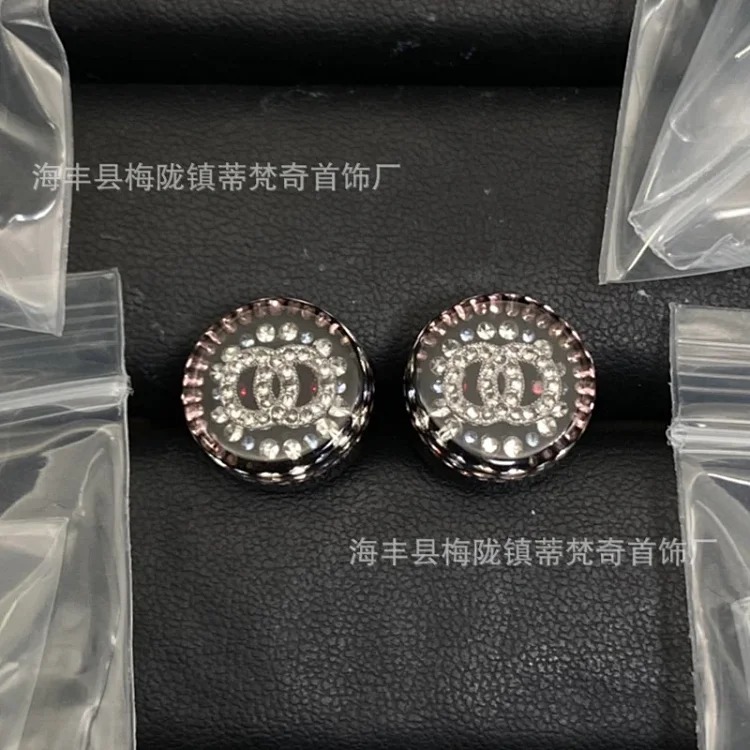 Chanel New Vintage Pearl Heart Earrings