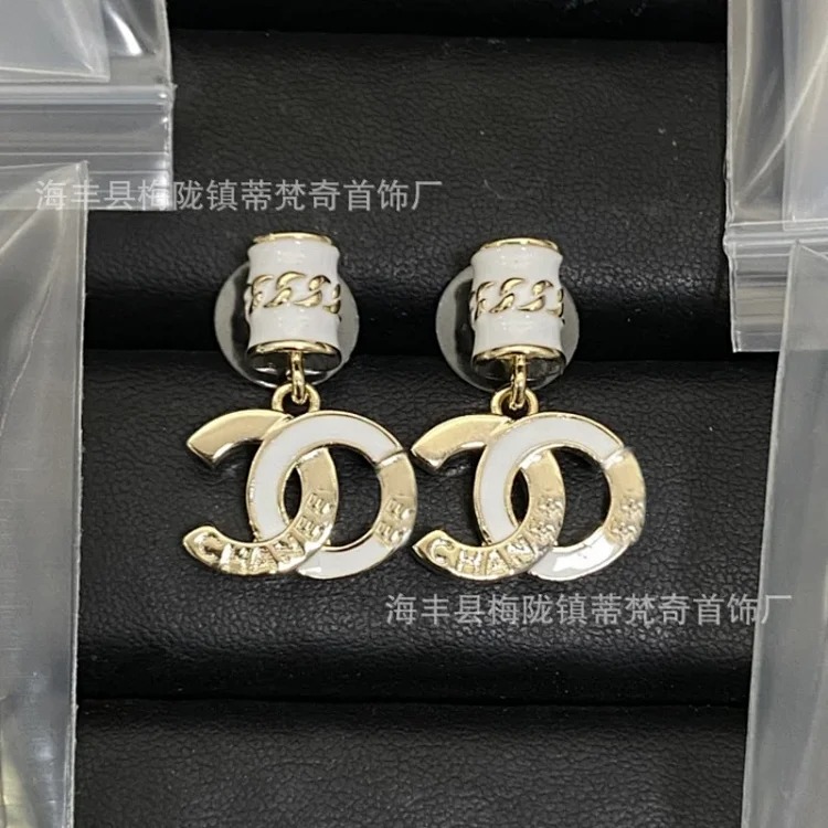 Chanel New Vintage Pearl Heart Earrings