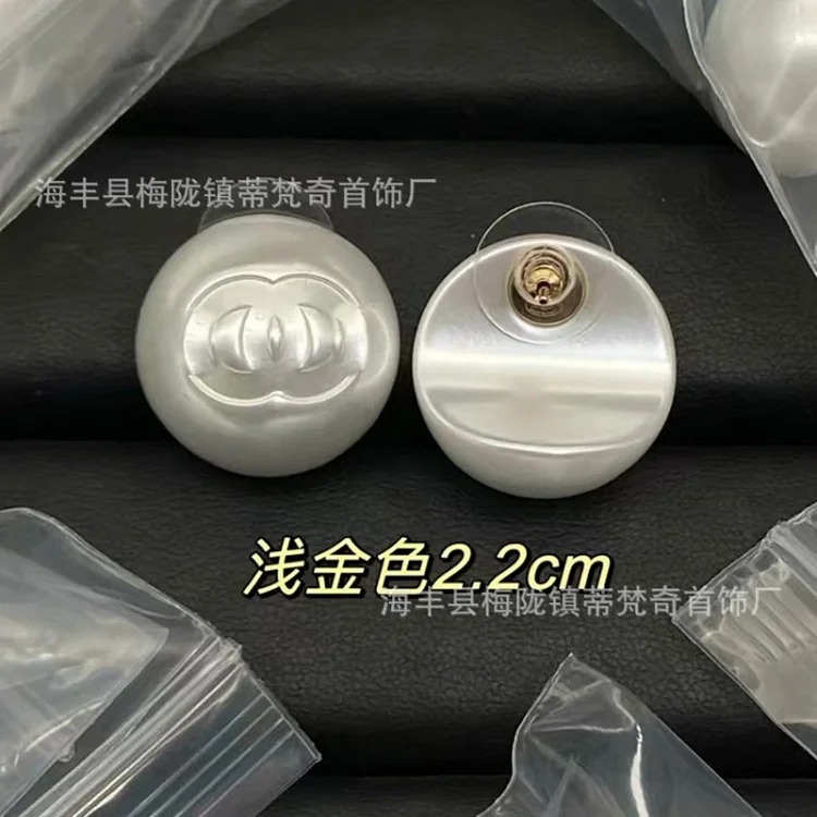 Chanel New Vintage Pearl Heart Earrings