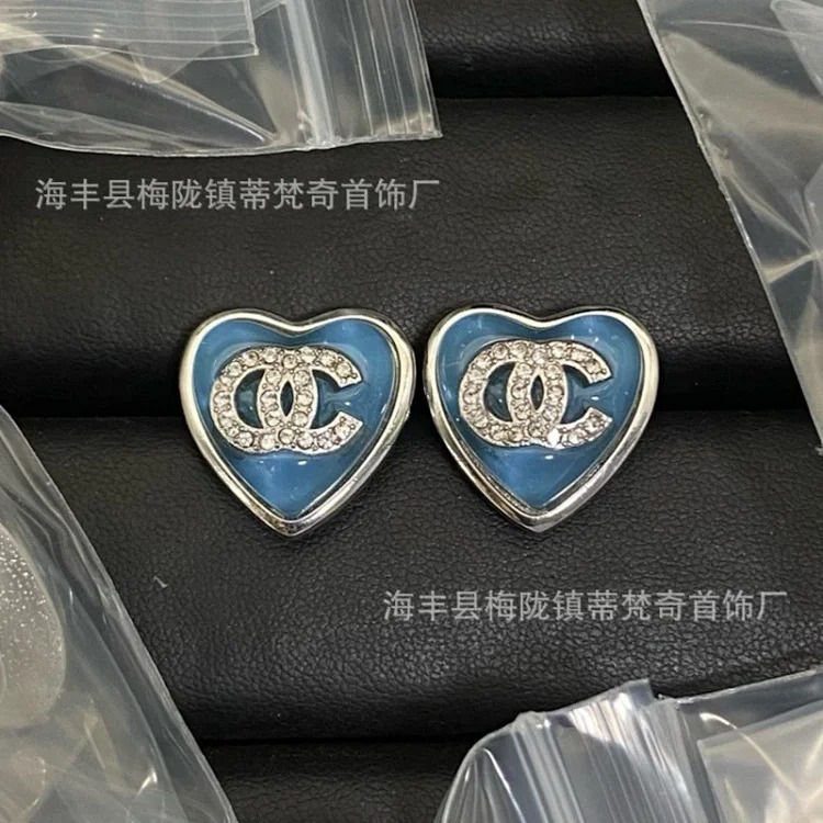 Chanel New Vintage Pearl Heart Earrings