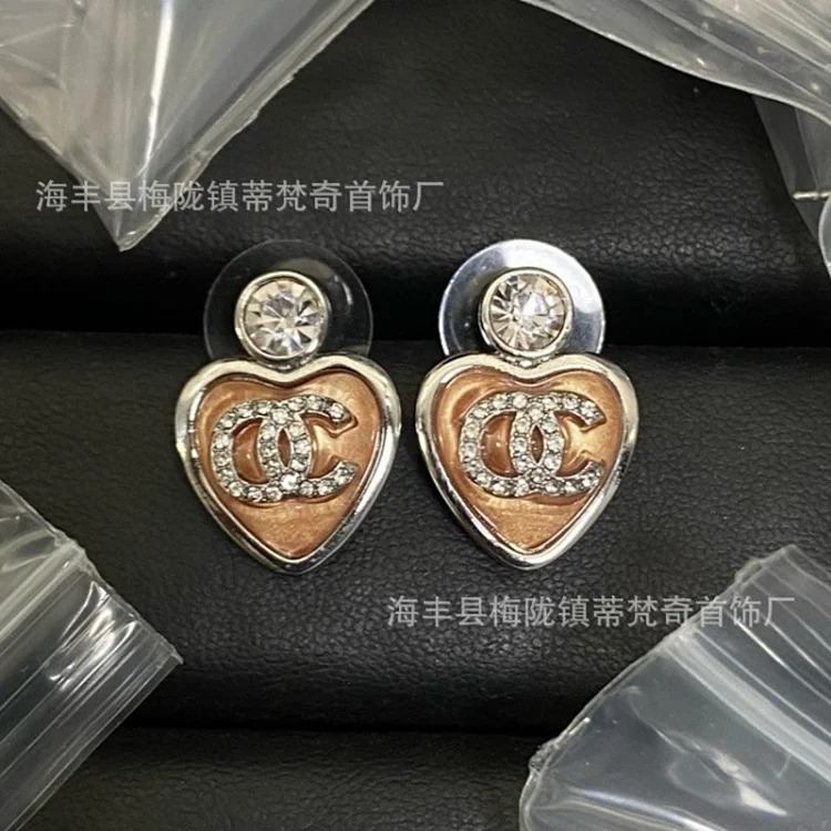 Chanel New Vintage Pearl Heart Earrings
