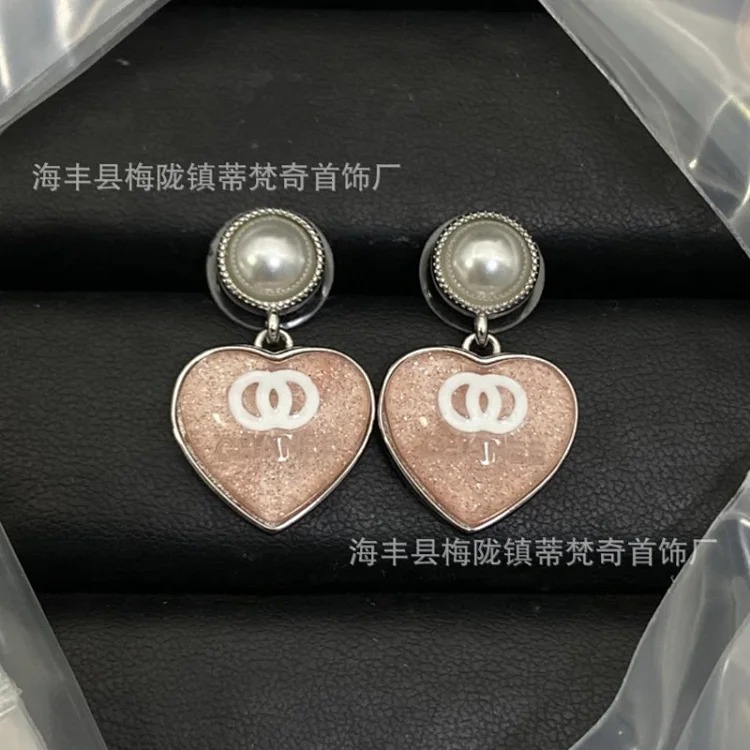 Chanel New Vintage Pearl Heart Earrings