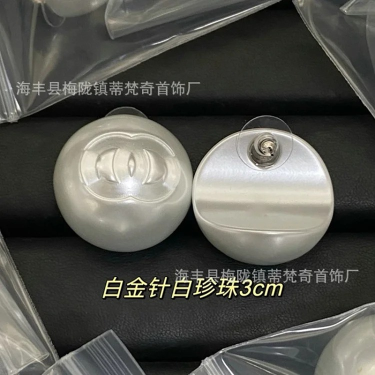 Chanel New Vintage Pearl Heart Earrings