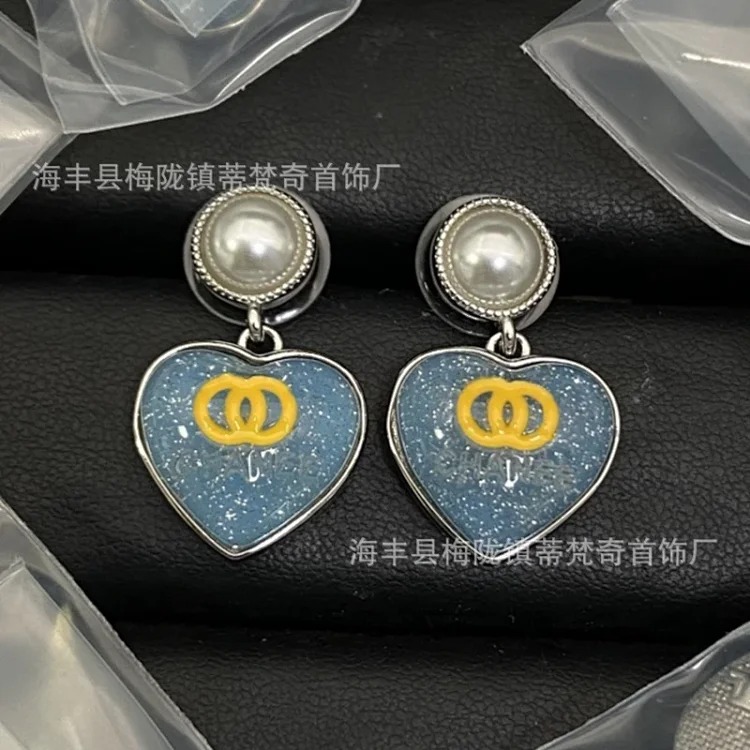 Chanel New Vintage Pearl Heart Earrings