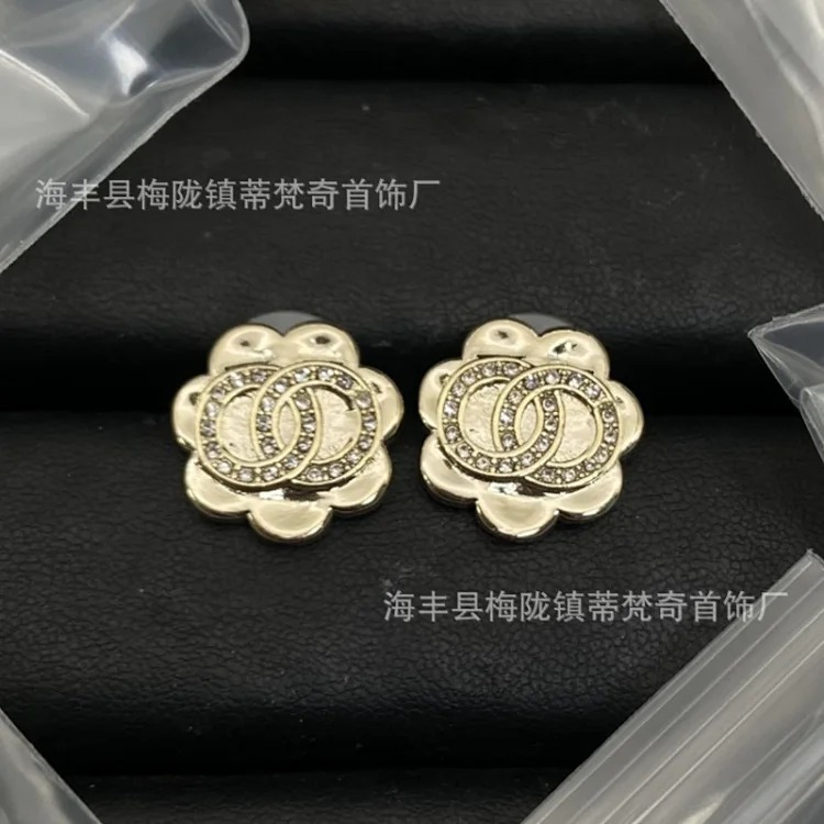 Chanel New Vintage Pearl Heart Earrings