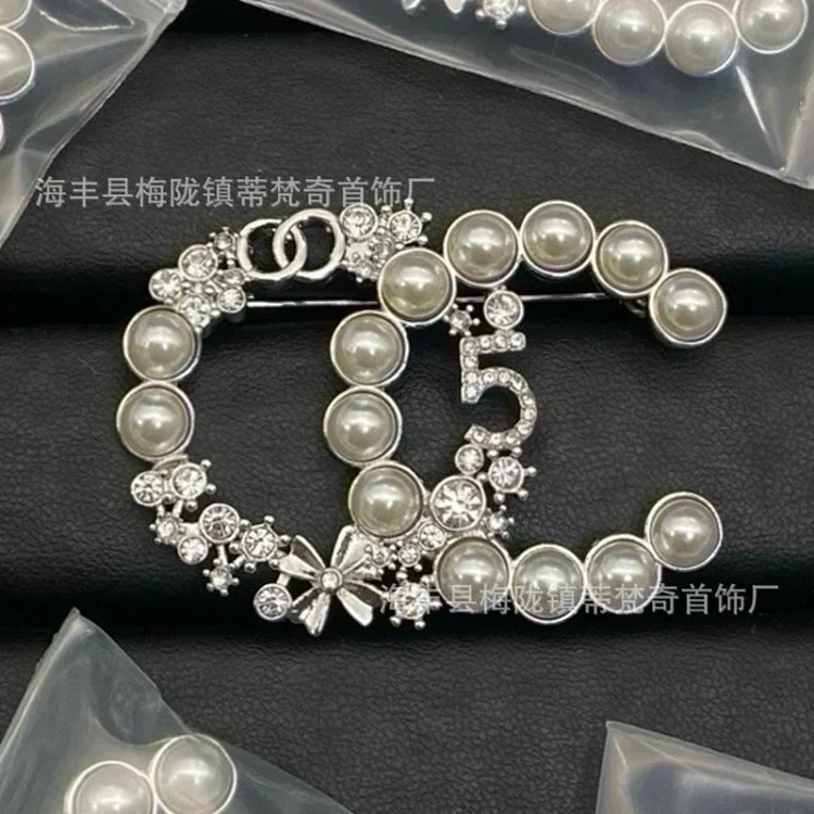 Chanel Luxury Versatile Pearl Fashion Accessory