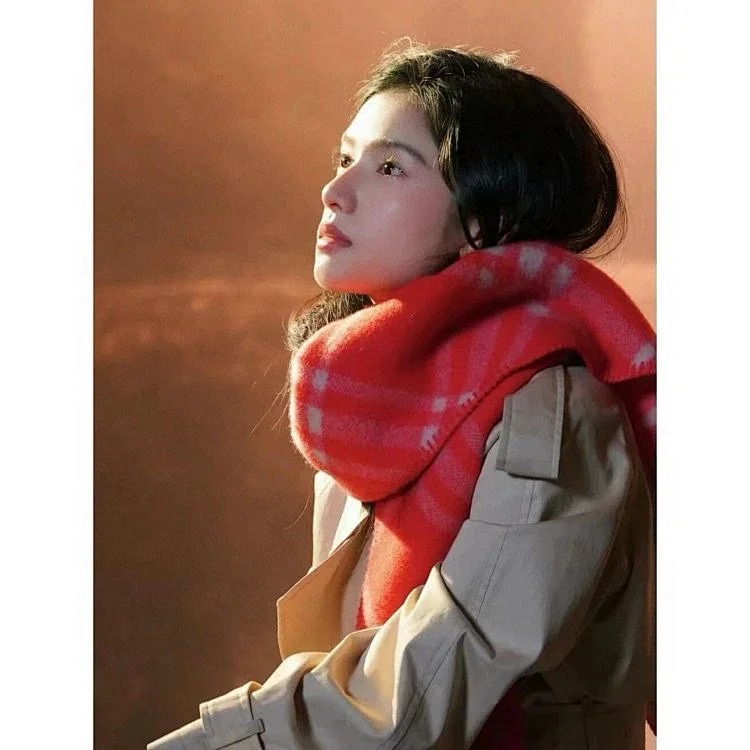 Year of the Horse limited edition 100 wool material juxianbai B family war horse logo New Year red atmospheric large scarf