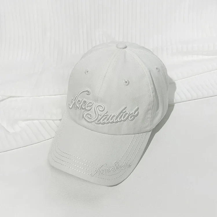 Heavy-duty embroidered letter distressed washed baseball cap