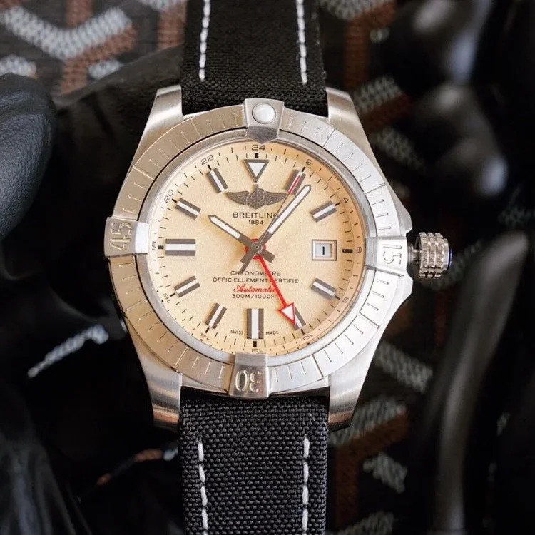 ￥780-2300 Fashionable and versatile watch