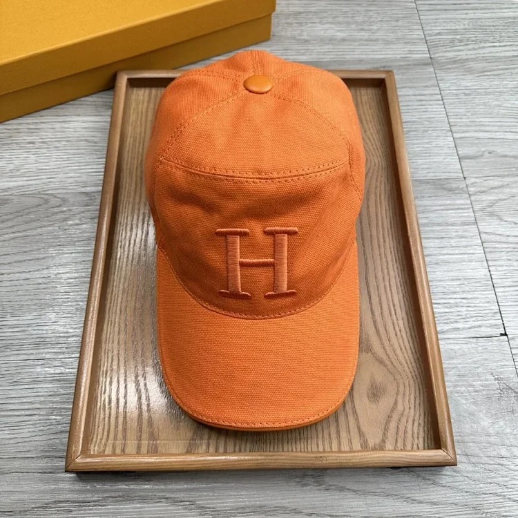 ￥120-138 Fashionable hat M109