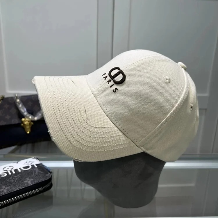 ￥120 Fashionable Hat M100