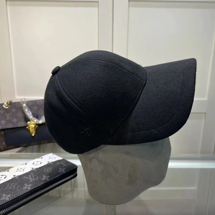 ￥120 Fashionable Hat M100