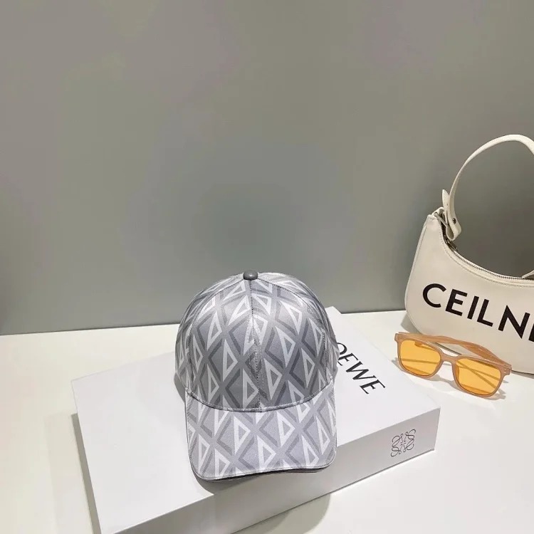 ￥120 Fashionable Hat M100