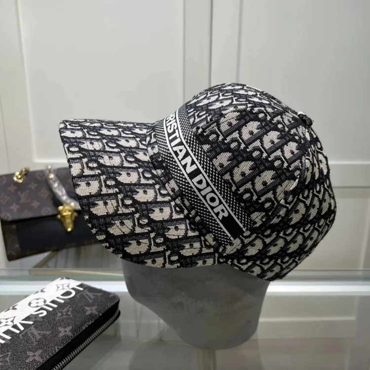 ￥120 Fashionable Hat M100