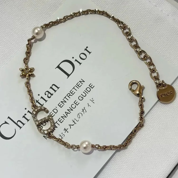 Light luxury of European and American retro classic little bee diamond bracelet/super !!