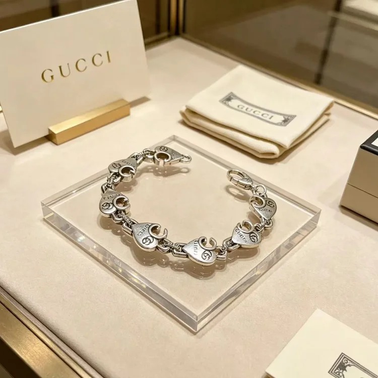 Light luxury of European and American retro classic little bee diamond bracelet/super !!