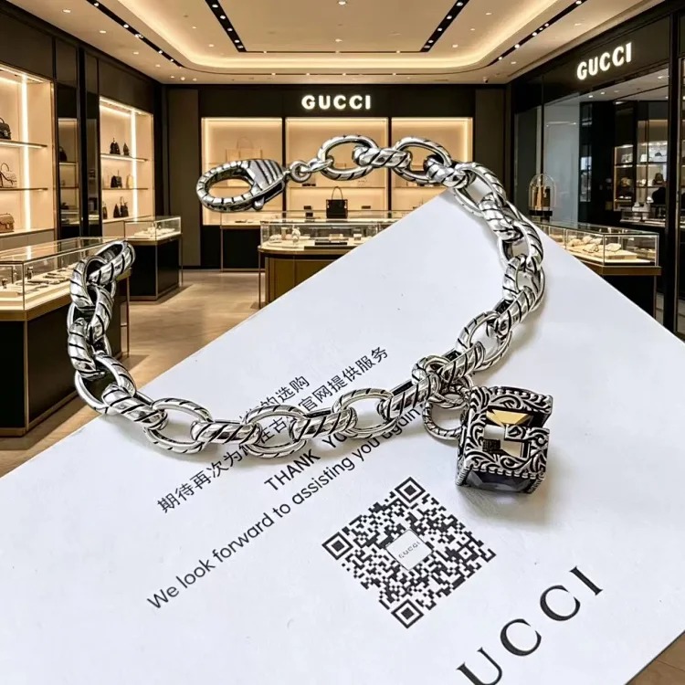 Light luxury of European and American retro classic little bee diamond bracelet/super !!