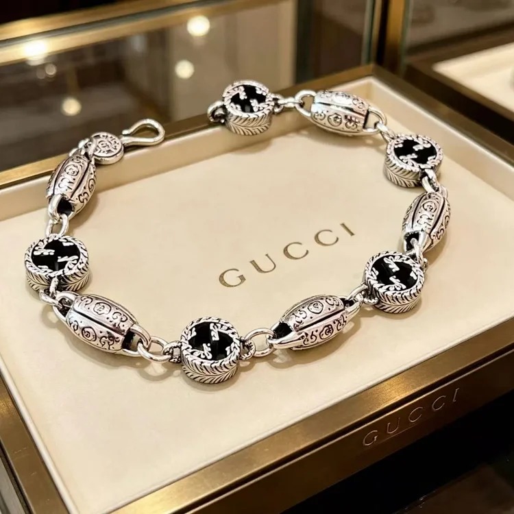 Light luxury of European and American retro classic little bee diamond bracelet/super !!