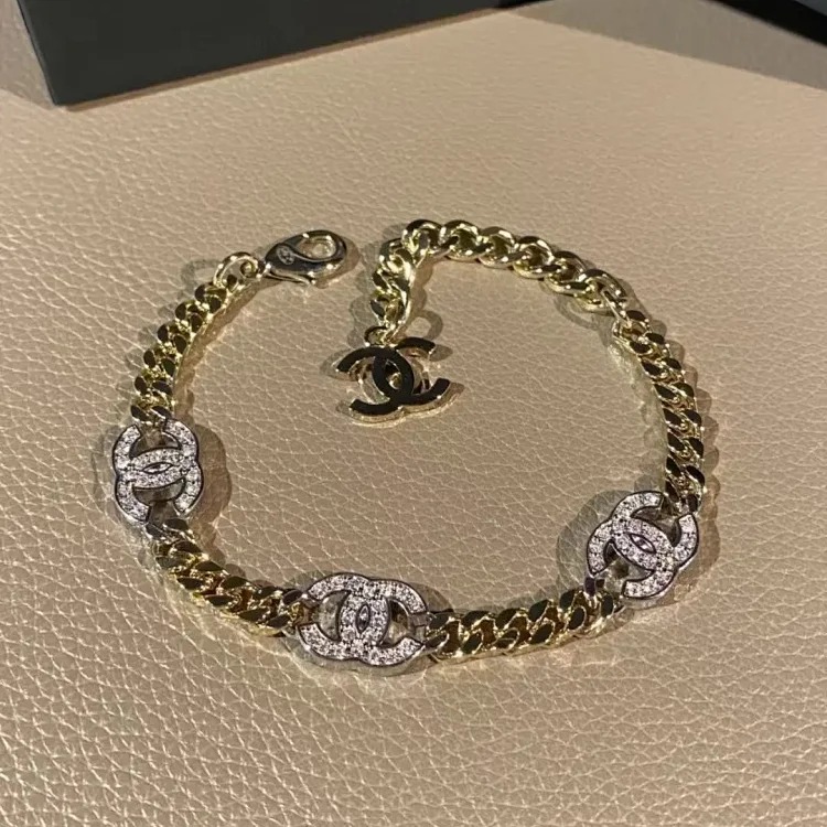 Light luxury of European and American retro classic little bee diamond bracelet/super !!