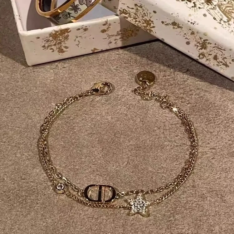Light luxury of European and American retro classic little bee diamond bracelet/super !!