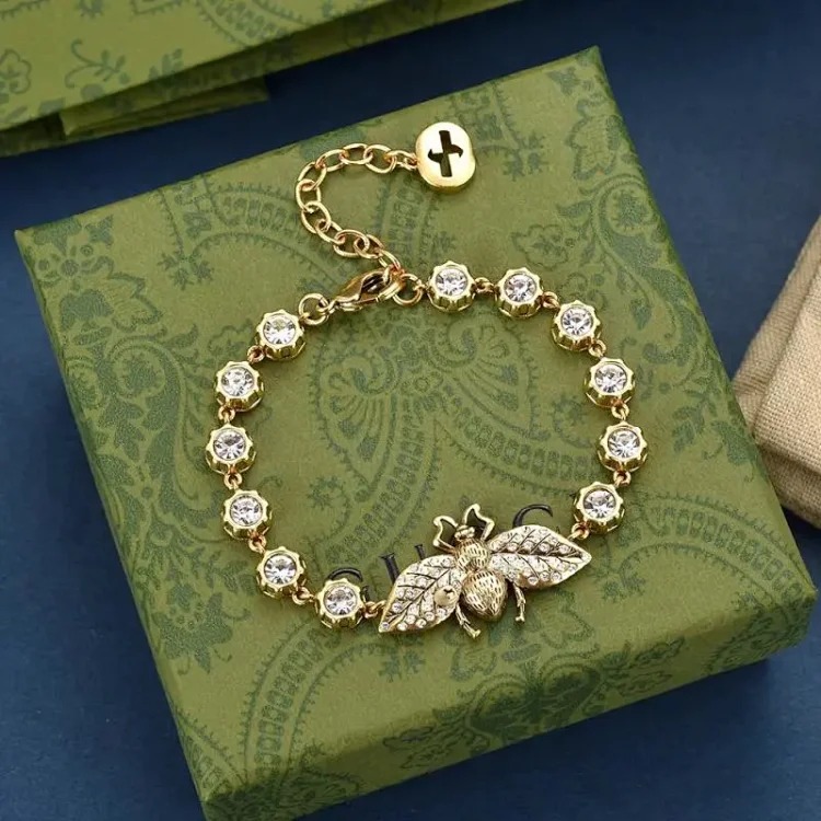 Light luxury of European and American retro classic little bee diamond bracelet/super !!