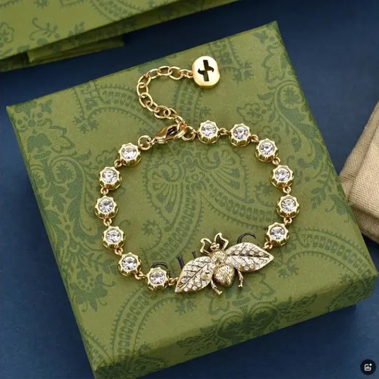 Light luxury of European and American retro classic little bee diamond bracelet/super !!
